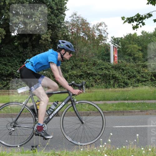 10.08.2025 - GEWOBA Citytriathlon Bremen Yannick Fuchs http://msf.ph/oto/8567984 10.08.2025 12:49:23 Radfahren 560, 593, 702, 774, 806, 840, 841, 888, 942 meine-sportfotos.de