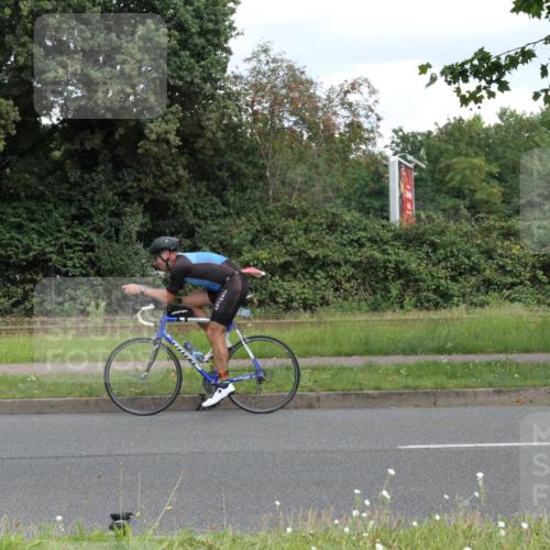 10.08.2025 - GEWOBA Citytriathlon Bremen Yannick Fuchs http://msf.ph/oto/8567985 10.08.2025 12:49:24 Radfahren 560, 593, 702, 774, 806, 840, 841, 888, 942 meine-sportfotos.de