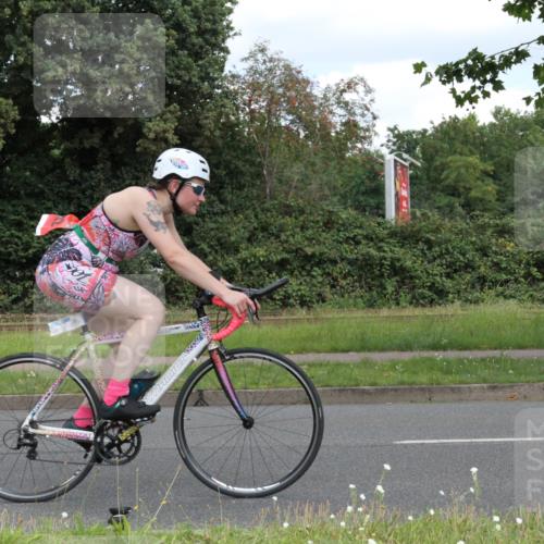 10.08.2025 - GEWOBA Citytriathlon Bremen Yannick Fuchs http://msf.ph/oto/8567986 10.08.2025 12:49:24 Radfahren 560, 593, 702, 774, 806, 840, 841, 888, 942 meine-sportfotos.de