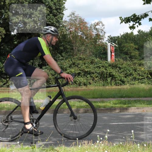 10.08.2025 - GEWOBA Citytriathlon Bremen Yannick Fuchs http://msf.ph/oto/8567992 10.08.2025 12:49:31 Radfahren 560, 593, 637, 702, 715, 774, 806, 840, 841, 873, 888, 922, 942 meine-sportfotos.de
