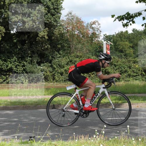 10.08.2025 - GEWOBA Citytriathlon Bremen Yannick Fuchs http://msf.ph/oto/8567997 10.08.2025 12:49:39 Radfahren 560, 637, 648, 666, 688, 689, 702, 715, 774, 841, 856, 873, 888, 922 meine-sportfotos.de