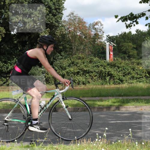 10.08.2025 - GEWOBA Citytriathlon Bremen Yannick Fuchs http://msf.ph/oto/8568003 10.08.2025 12:49:44 Radfahren 552, 560, 637, 648, 666, 688, 689, 692, 702, 715, 741, 841, 856, 873, 922 meine-sportfotos.de