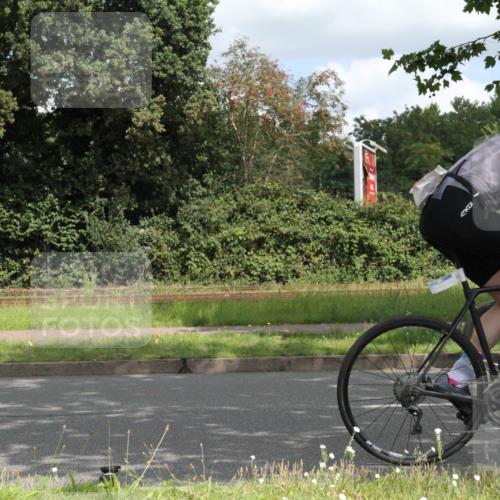 10.08.2025 - GEWOBA Citytriathlon Bremen Yannick Fuchs http://msf.ph/oto/8568005 10.08.2025 12:49:46 Radfahren 552, 637, 648, 666, 688, 689, 692, 715, 741, 856, 873, 922 meine-sportfotos.de