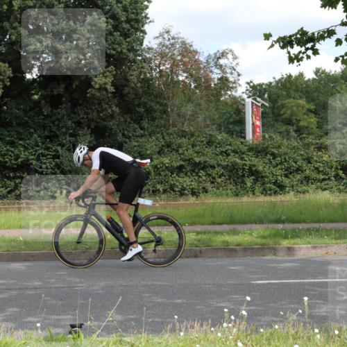 10.08.2025 - GEWOBA Citytriathlon Bremen Yannick Fuchs http://msf.ph/oto/8568011 10.08.2025 12:49:50 Radfahren 552, 637, 648, 666, 688, 689, 692, 715, 741, 856, 873, 922, 959 meine-sportfotos.de