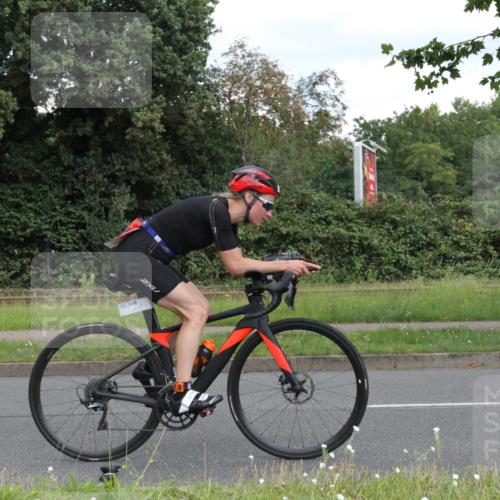 10.08.2025 - GEWOBA Citytriathlon Bremen Yannick Fuchs http://msf.ph/oto/8568017 10.08.2025 12:50:01 Radfahren 552, 648, 688, 692, 722, 741, 752, 838, 935, 959 meine-sportfotos.de