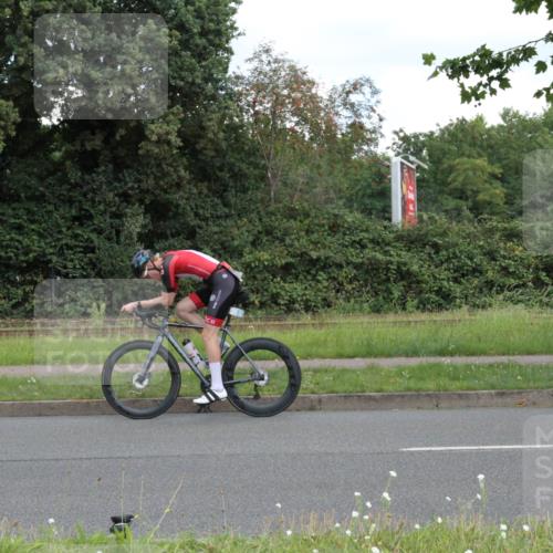 10.08.2025 - GEWOBA Citytriathlon Bremen Yannick Fuchs http://msf.ph/oto/8568026 10.08.2025 12:50:17 Radfahren 643, 722, 752, 820, 838, 852, 867, 935 meine-sportfotos.de