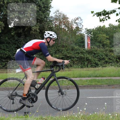 10.08.2025 - GEWOBA Citytriathlon Bremen Yannick Fuchs http://msf.ph/oto/8568034 10.08.2025 12:50:33 Radfahren 553, 584, 626, 735, 770, 820, 824, 836, 859, 867, 914, 1016 meine-sportfotos.de