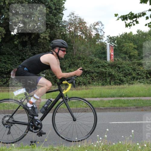 10.08.2025 - GEWOBA Citytriathlon Bremen Yannick Fuchs http://msf.ph/oto/8568035 10.08.2025 12:50:33 Radfahren 553, 584, 626, 735, 770, 820, 824, 836, 859, 867, 914, 1016 meine-sportfotos.de