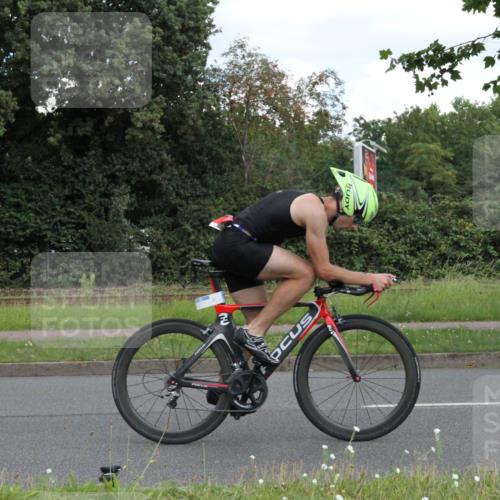 10.08.2025 - GEWOBA Citytriathlon Bremen Yannick Fuchs http://msf.ph/oto/8568040 10.08.2025 12:50:37 Radfahren 553, 584, 626, 735, 770, 824, 836, 859, 867, 914, 1016 meine-sportfotos.de