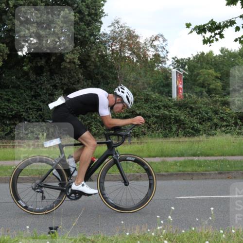 10.08.2025 - GEWOBA Citytriathlon Bremen Yannick Fuchs http://msf.ph/oto/8568043 10.08.2025 12:50:39 Radfahren 553, 584, 626, 735, 770, 824, 836, 859, 867, 914, 937, 1016 meine-sportfotos.de