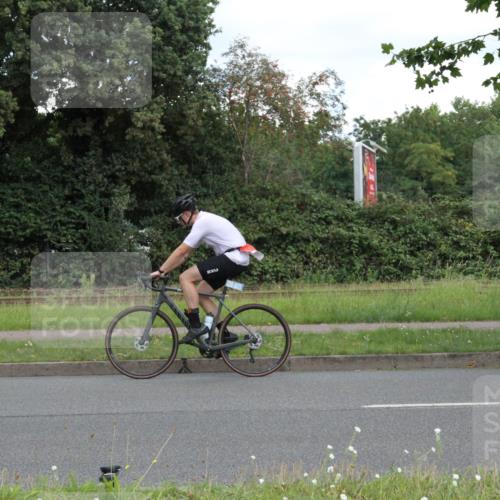 10.08.2025 - GEWOBA Citytriathlon Bremen Yannick Fuchs http://msf.ph/oto/8568044 10.08.2025 12:50:40 Radfahren 553, 584, 626, 735, 770, 824, 836, 859, 867, 914, 937, 1016 meine-sportfotos.de