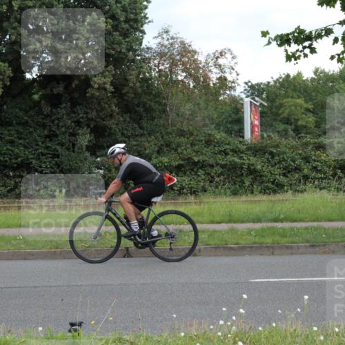 10.08.2025 - GEWOBA Citytriathlon Bremen Yannick Fuchs http://msf.ph/oto/8568056 10.08.2025 12:51:06 Radfahren 551, 681, 719, 768, 776, 894, 924 meine-sportfotos.de