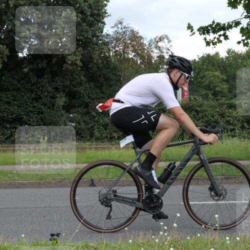 10.08.2025 - GEWOBA Citytriathlon Bremen Yannick Fuchs http://msf.ph/oto/8568081 10.08.2025 12:51:44 Radfahren 575, 604, 680, 822, 855 meine-sportfotos.de