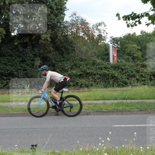 10.08.2025 - GEWOBA Citytriathlon Bremen Yannick Fuchs http://msf.ph/oto/8568083 10.08.2025 12:51:50 Radfahren 575, 604, 664, 680, 855 meine-sportfotos.de