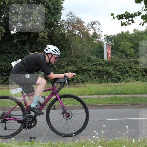 10.08.2025 - GEWOBA Citytriathlon Bremen Yannick Fuchs http://msf.ph/oto/8568096 10.08.2025 12:52:10 Radfahren 664, 708, 738, 891, 905, 973, 977, 1017, 1037 meine-sportfotos.de