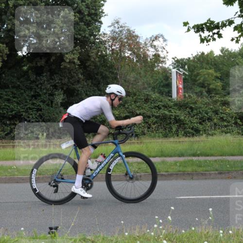 10.08.2025 - GEWOBA Citytriathlon Bremen Yannick Fuchs http://msf.ph/oto/8568117 10.08.2025 12:52:44 Radfahren 565, 579, 635, 639, 642, 686, 763, 915, 919, 956 meine-sportfotos.de