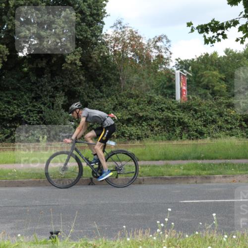 10.08.2025 - GEWOBA Citytriathlon Bremen Yannick Fuchs http://msf.ph/oto/8568147 10.08.2025 12:53:36 Radfahren 631, 739, 759, 872, 902, 933, 966, 1035 meine-sportfotos.de