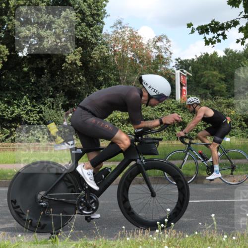 10.08.2025 - GEWOBA Citytriathlon Bremen Yannick Fuchs http://msf.ph/oto/8568162 10.08.2025 12:54:03 Radfahren 742, 750, 797, 1006, 1032, 1039 meine-sportfotos.de