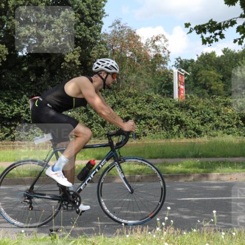 10.08.2025 - GEWOBA Citytriathlon Bremen Yannick Fuchs http://msf.ph/oto/8568233 10.08.2025 12:54:57 Radfahren 563, 591, 632, 728, 736, 761, 781, 1029 meine-sportfotos.de