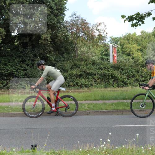 10.08.2025 - GEWOBA Citytriathlon Bremen Yannick Fuchs http://msf.ph/oto/8568264 10.08.2025 12:55:26 Radfahren 696, 804, 843, 877, 982, 1033 meine-sportfotos.de