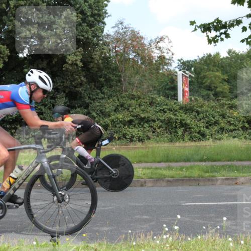 10.08.2025 - GEWOBA Citytriathlon Bremen Yannick Fuchs http://msf.ph/oto/8568272 10.08.2025 12:55:38 Radfahren 636, 658, 729, 779, 804, 843, 880, 982, 1033 meine-sportfotos.de