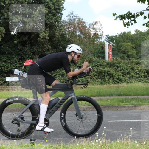 10.08.2025 - GEWOBA Citytriathlon Bremen Yannick Fuchs http://msf.ph/oto/8568273 10.08.2025 12:55:39 Radfahren 636, 658, 729, 779, 804, 843, 880, 982, 1033 meine-sportfotos.de