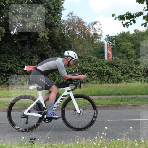 10.08.2025 - GEWOBA Citytriathlon Bremen Yannick Fuchs http://msf.ph/oto/8568275 10.08.2025 12:55:40 Radfahren 636, 658, 729, 779, 804, 843, 880, 1033 meine-sportfotos.de