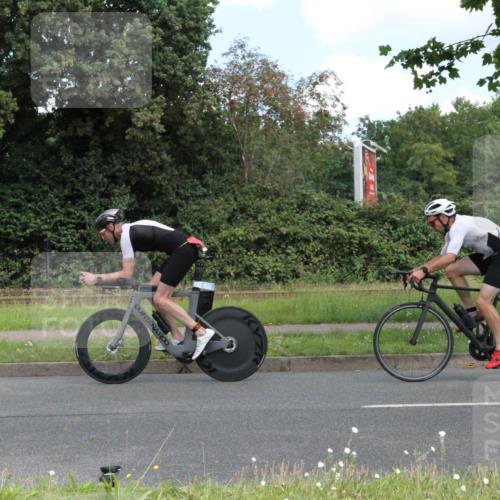 10.08.2025 - GEWOBA Citytriathlon Bremen Yannick Fuchs http://msf.ph/oto/8568278 10.08.2025 12:55:42 Radfahren 636, 658, 729, 779, 804, 843, 880, 890, 1033 meine-sportfotos.de