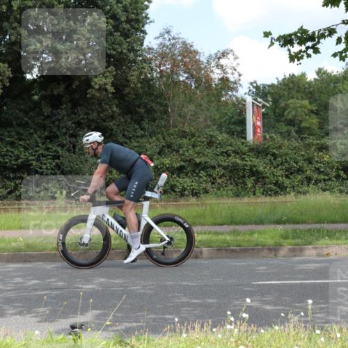 10.08.2025 - GEWOBA Citytriathlon Bremen Yannick Fuchs http://msf.ph/oto/8568282 10.08.2025 12:55:45 Radfahren 636, 658, 729, 779, 804, 843, 880, 883, 890, 896 meine-sportfotos.de