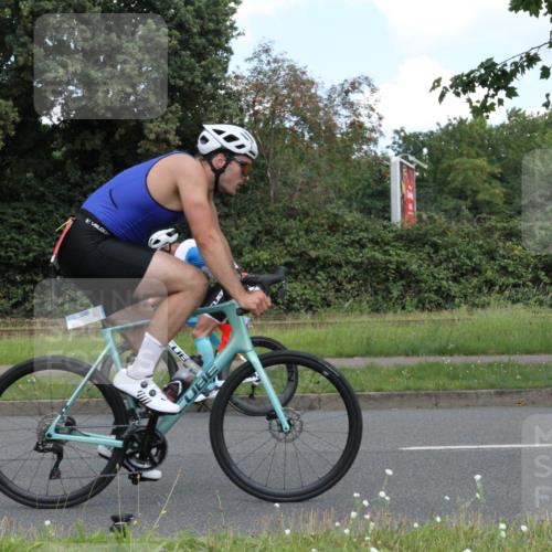 10.08.2025 - GEWOBA Citytriathlon Bremen Yannick Fuchs http://msf.ph/oto/8568302 10.08.2025 12:56:14 Radfahren 589, 662, 764, 765, 784, 844, 1024, 1025 meine-sportfotos.de