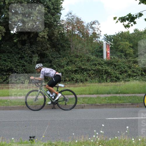 10.08.2025 - GEWOBA Citytriathlon Bremen Yannick Fuchs http://msf.ph/oto/8568304 10.08.2025 12:56:19 Radfahren 555, 567, 589, 662, 678, 721, 764, 784, 814, 844, 1024, 1025 meine-sportfotos.de