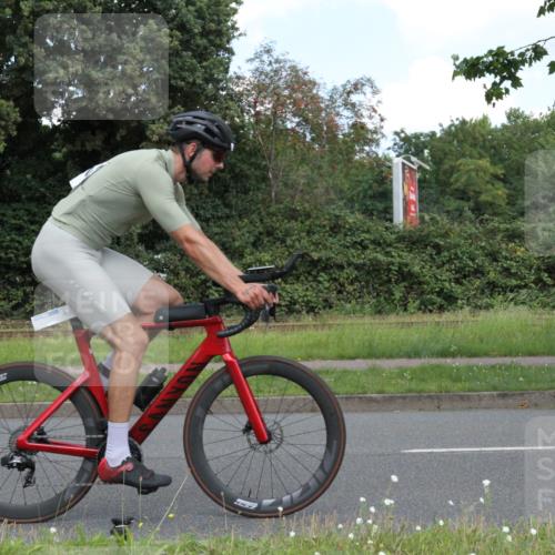 10.08.2025 - GEWOBA Citytriathlon Bremen Yannick Fuchs http://msf.ph/oto/8568307 10.08.2025 12:56:21 Radfahren 555, 567, 589, 662, 678, 721, 764, 784, 814, 831, 844 meine-sportfotos.de