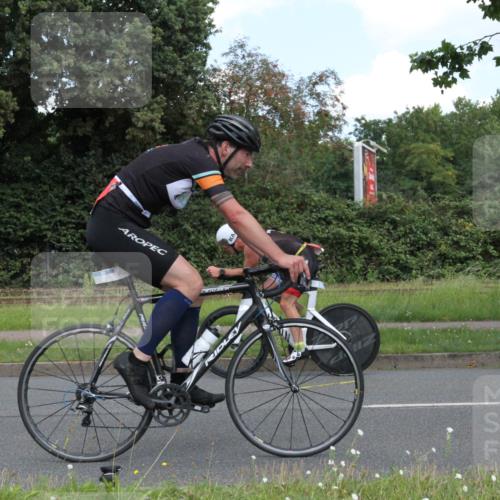 10.08.2025 - GEWOBA Citytriathlon Bremen Yannick Fuchs http://msf.ph/oto/8568309 10.08.2025 12:56:24 Radfahren 555, 567, 589, 662, 678, 721, 737, 764, 814, 831, 844 meine-sportfotos.de