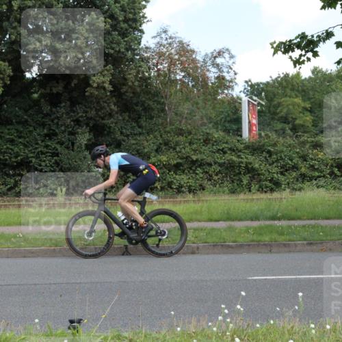 10.08.2025 - GEWOBA Citytriathlon Bremen Yannick Fuchs http://msf.ph/oto/8568324 10.08.2025 12:56:41 Radfahren 555, 597, 678, 706, 721, 737, 749, 772, 782, 814, 815, 831 meine-sportfotos.de