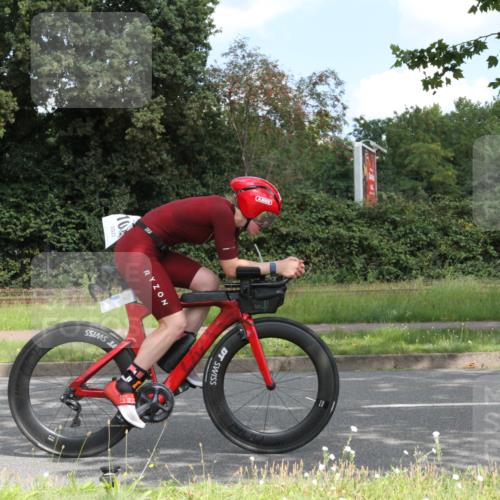 10.08.2025 - GEWOBA Citytriathlon Bremen Yannick Fuchs http://msf.ph/oto/8568330 10.08.2025 12:56:54 Radfahren 559, 597, 672, 755, 815, 830, 879, 913, 1014 meine-sportfotos.de
