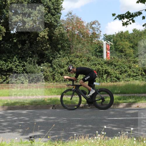 10.08.2025 - GEWOBA Citytriathlon Bremen Yannick Fuchs http://msf.ph/oto/8568347 10.08.2025 12:57:03 Radfahren 559, 672, 723, 730, 755, 758, 830, 879, 913, 940, 969, 1003, 1014 meine-sportfotos.de