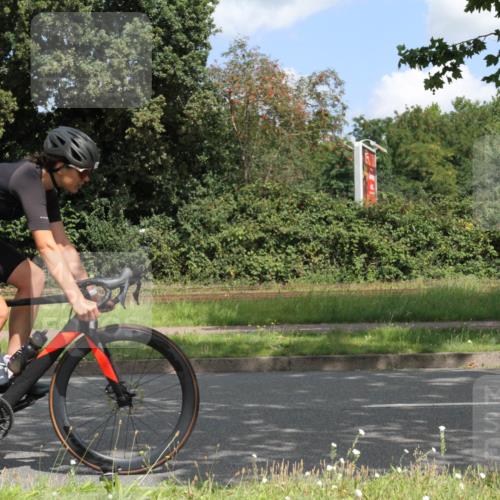 10.08.2025 - GEWOBA Citytriathlon Bremen Yannick Fuchs http://msf.ph/oto/8568376 10.08.2025 12:57:16 Radfahren 559, 572, 723, 730, 758, 849, 879, 892, 900, 940, 969, 1003 meine-sportfotos.de