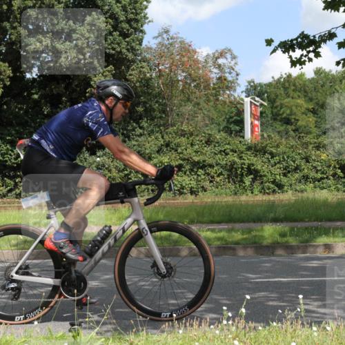 10.08.2025 - GEWOBA Citytriathlon Bremen Yannick Fuchs http://msf.ph/oto/8568387 10.08.2025 12:57:25 Radfahren 572, 690, 720, 758, 849, 892, 900, 940, 969 meine-sportfotos.de