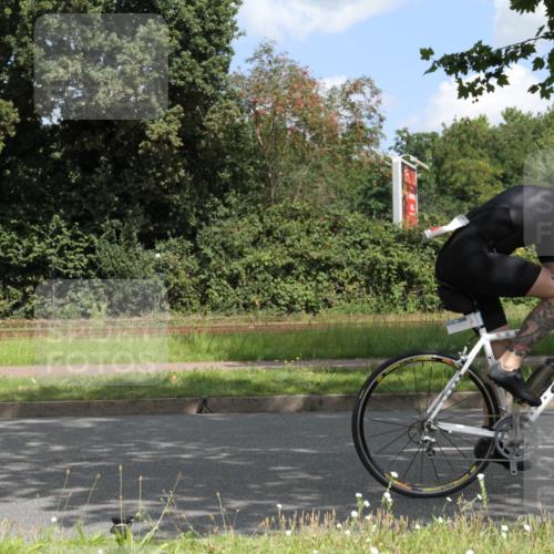 10.08.2025 - GEWOBA Citytriathlon Bremen Yannick Fuchs http://msf.ph/oto/8568405 10.08.2025 12:57:32 Radfahren 572, 690, 720, 825, 853, 892, 900, 1018 meine-sportfotos.de