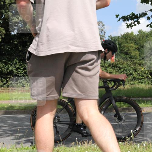 10.08.2025 - GEWOBA Citytriathlon Bremen Yannick Fuchs http://msf.ph/oto/8568414 10.08.2025 12:57:35 Radfahren 572, 690, 720, 825, 853, 892, 900, 1018 meine-sportfotos.de