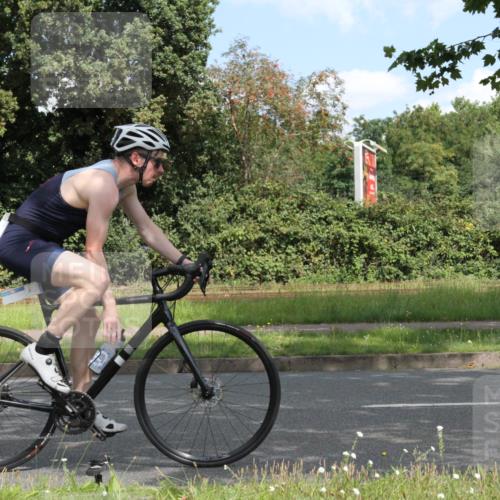 10.08.2025 - GEWOBA Citytriathlon Bremen Yannick Fuchs http://msf.ph/oto/8568488 10.08.2025 12:58:49 Radfahren 602, 609, 705, 762, 795, 802, 870, 885, 910, 921, 1038 meine-sportfotos.de