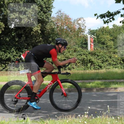 10.08.2025 - GEWOBA Citytriathlon Bremen Yannick Fuchs http://msf.ph/oto/8568490 10.08.2025 12:58:51 Radfahren 602, 705, 762, 802, 870, 885, 910, 921, 1038 meine-sportfotos.de