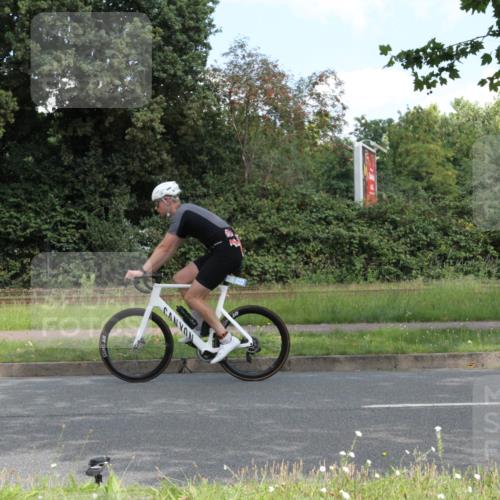 10.08.2025 - GEWOBA Citytriathlon Bremen Yannick Fuchs http://msf.ph/oto/8568498 10.08.2025 12:58:59 Radfahren 596, 602, 705, 762, 885, 921, 1038 meine-sportfotos.de