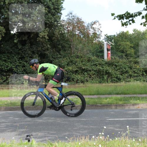 10.08.2025 - GEWOBA Citytriathlon Bremen Yannick Fuchs http://msf.ph/oto/8568501 10.08.2025 12:59:01 Radfahren 596, 602, 705, 885, 921, 1038 meine-sportfotos.de