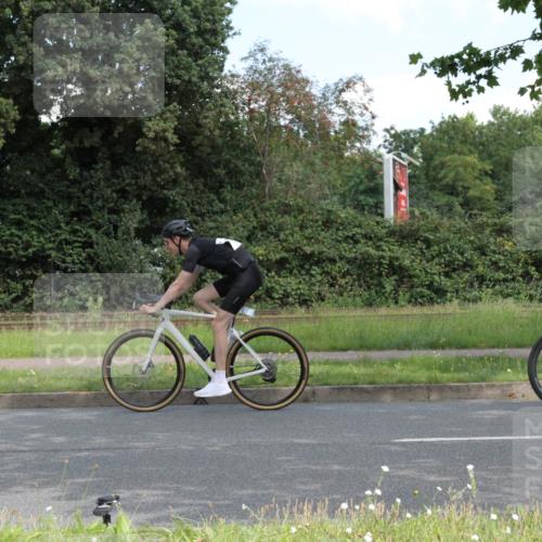 10.08.2025 - GEWOBA Citytriathlon Bremen Yannick Fuchs http://msf.ph/oto/8568502 10.08.2025 12:59:02 Radfahren 596, 602, 705, 885, 921, 1038 meine-sportfotos.de