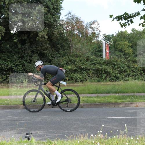 10.08.2025 - GEWOBA Citytriathlon Bremen Yannick Fuchs http://msf.ph/oto/8568503 10.08.2025 12:59:03 Radfahren 596, 602, 705, 885, 921, 1038 meine-sportfotos.de