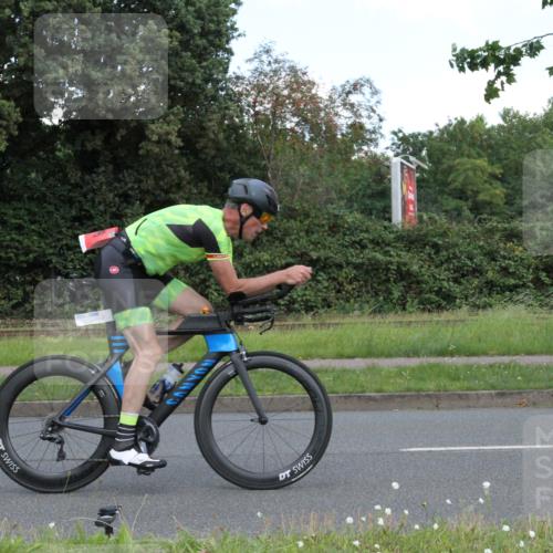 10.08.2025 - GEWOBA Citytriathlon Bremen Yannick Fuchs http://msf.ph/oto/8568530 10.08.2025 12:59:50 Radfahren 595, 614, 623, 628, 644, 698, 835, 850, 889, 907, 934, 949, 1002, 1030 meine-sportfotos.de