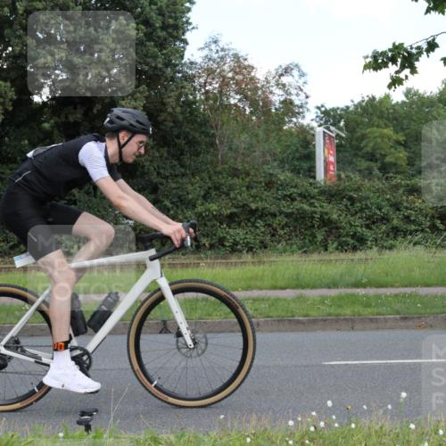 10.08.2025 - GEWOBA Citytriathlon Bremen Yannick Fuchs http://msf.ph/oto/8568538 10.08.2025 13:00:01 Radfahren 614, 623, 628, 652, 698, 803, 835, 848, 850, 871, 889, 934, 1002, 1012, 1022, 1030 meine-sportfotos.de