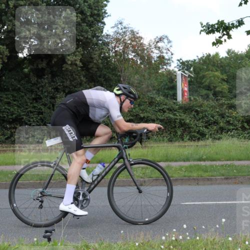 10.08.2025 - GEWOBA Citytriathlon Bremen Yannick Fuchs http://msf.ph/oto/8568539 10.08.2025 13:00:01 Radfahren 614, 623, 628, 652, 698, 803, 835, 848, 850, 871, 889, 934, 1002, 1012, 1022, 1030 meine-sportfotos.de