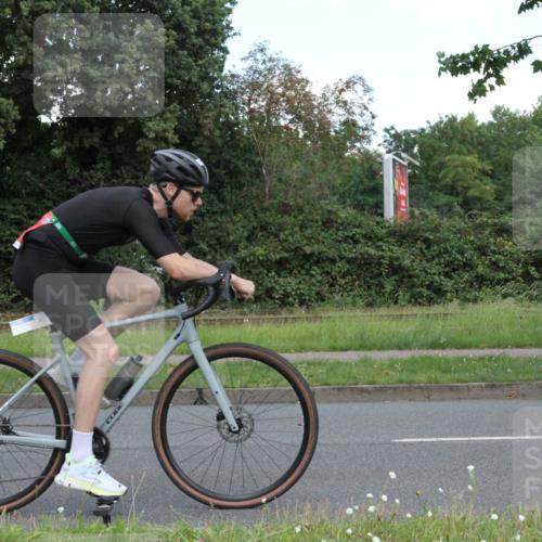 10.08.2025 - GEWOBA Citytriathlon Bremen Yannick Fuchs http://msf.ph/oto/8568551 10.08.2025 13:00:14 Radfahren 652, 665, 803, 848, 871, 983, 1012, 1022, 1030 meine-sportfotos.de